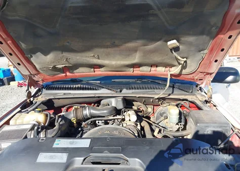 2002 Chevrolet Silverado 1500 из США, поврежденный, VIN 1GCEC14W02Z117657